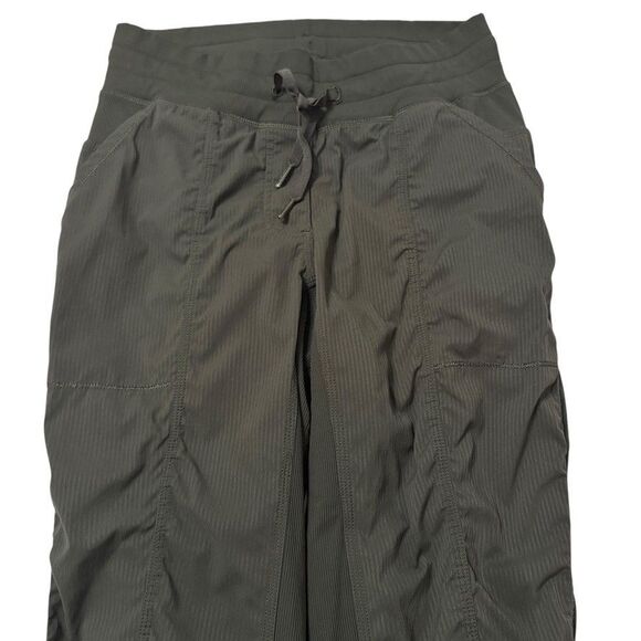 Lululemon Women's Size 6 Dance Studio Mid-Rise Crop Pant Green Athleisure - Picture 2 of 5